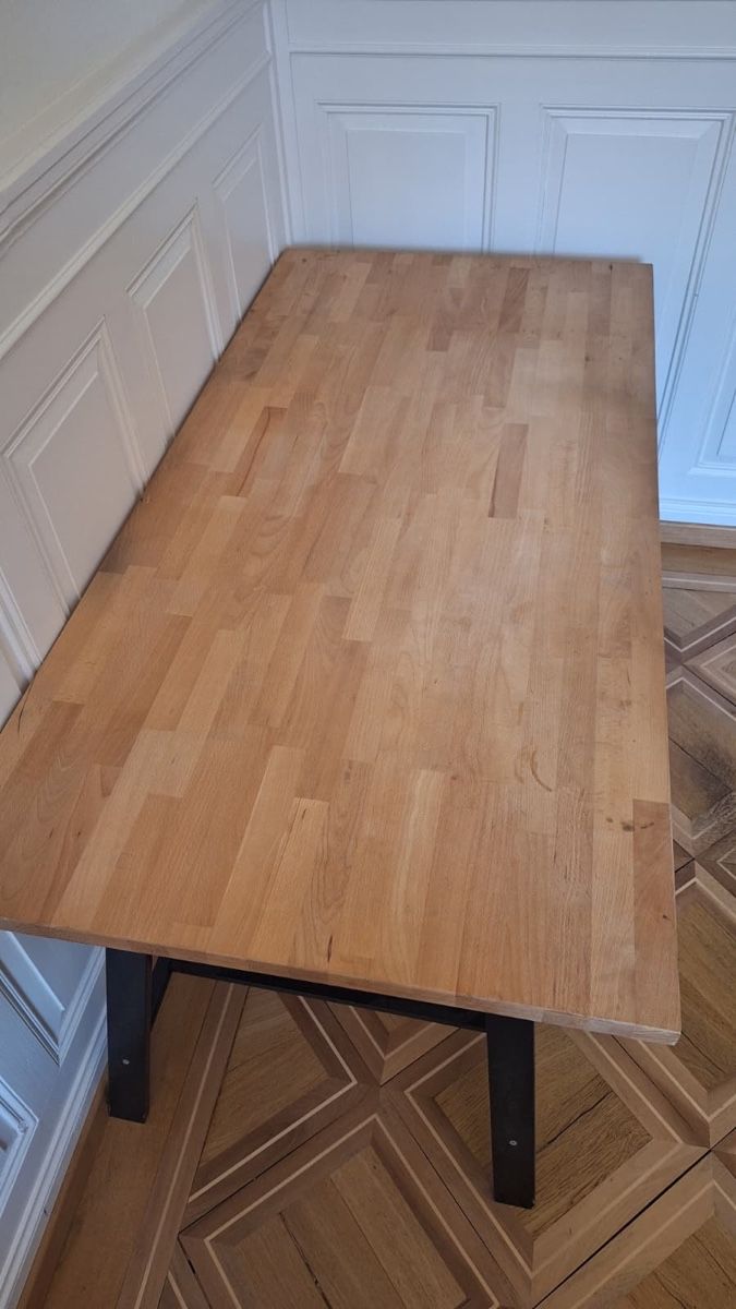 Schreibtische: Wooden Desk with Black Frame good condition – Gebraucht aus Zürich von Semokay 1