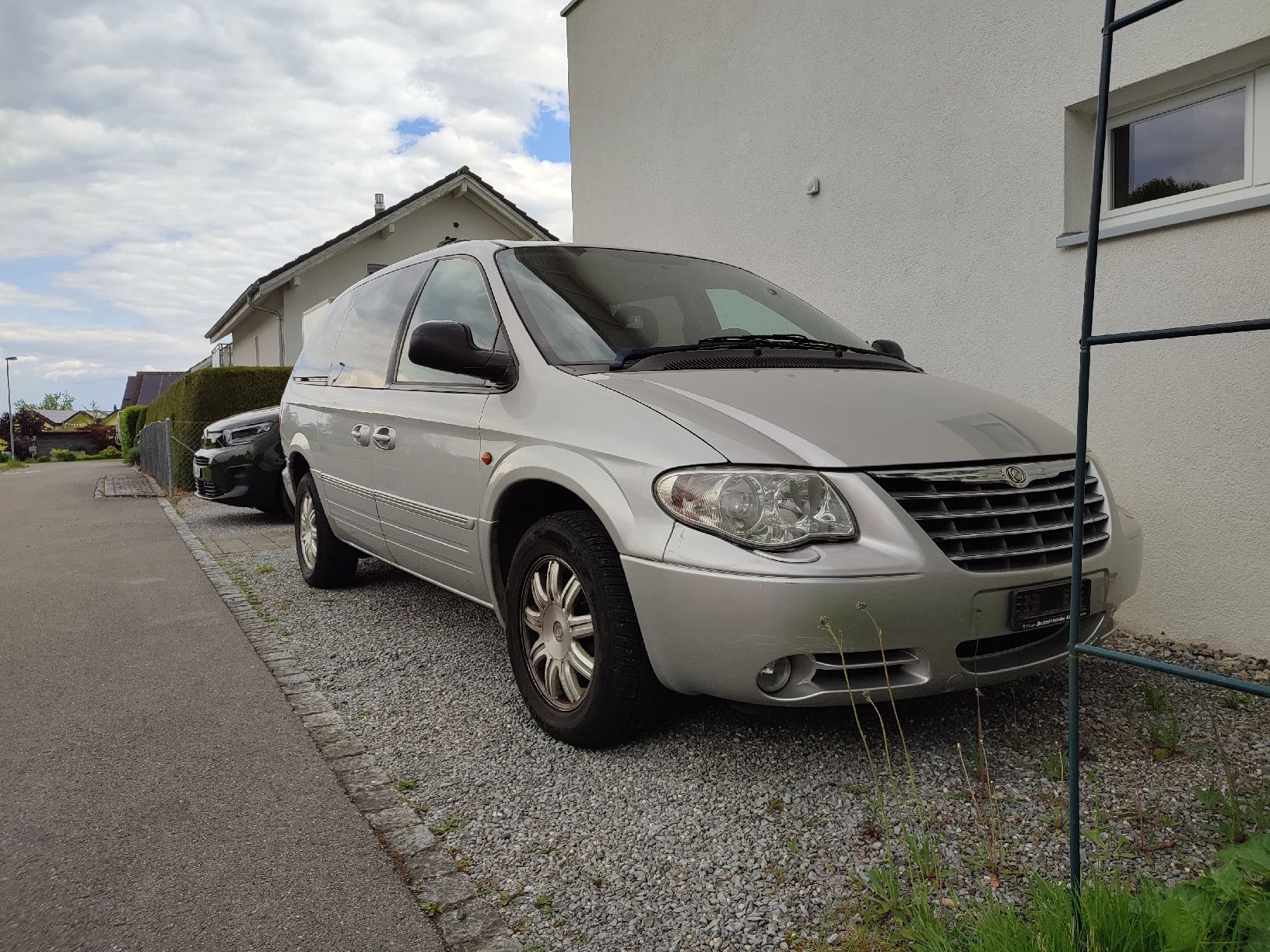 Chrysler Automobili: Chrysler Grand Voyager AWD 7 Plätzer – Usato da Salmsach venduto da jamb-all-you-need