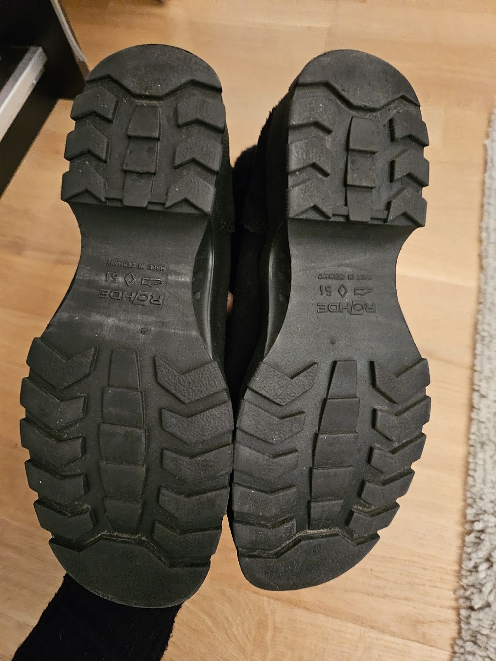 Scarpe da donna: Schwarze Winterboots mit Schnürung, Grösse 36 – Usato da Basel venduto da fragolina08 1