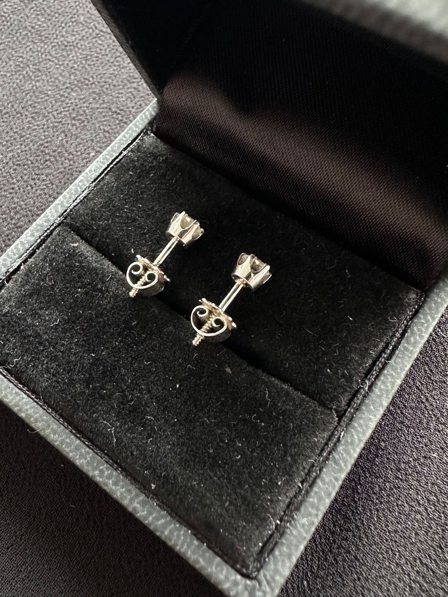 Ohrringe & -stecker: Ohrschrauben mit Brillanten  – Gebraucht aus Rothrist von Nik9546 1