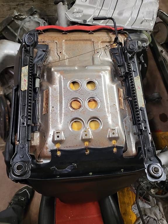 Tutti pezzi di ricambio auto: Mazda MX5 NA Sitze – Usato da Hinwil venduto da Jana0negative 3