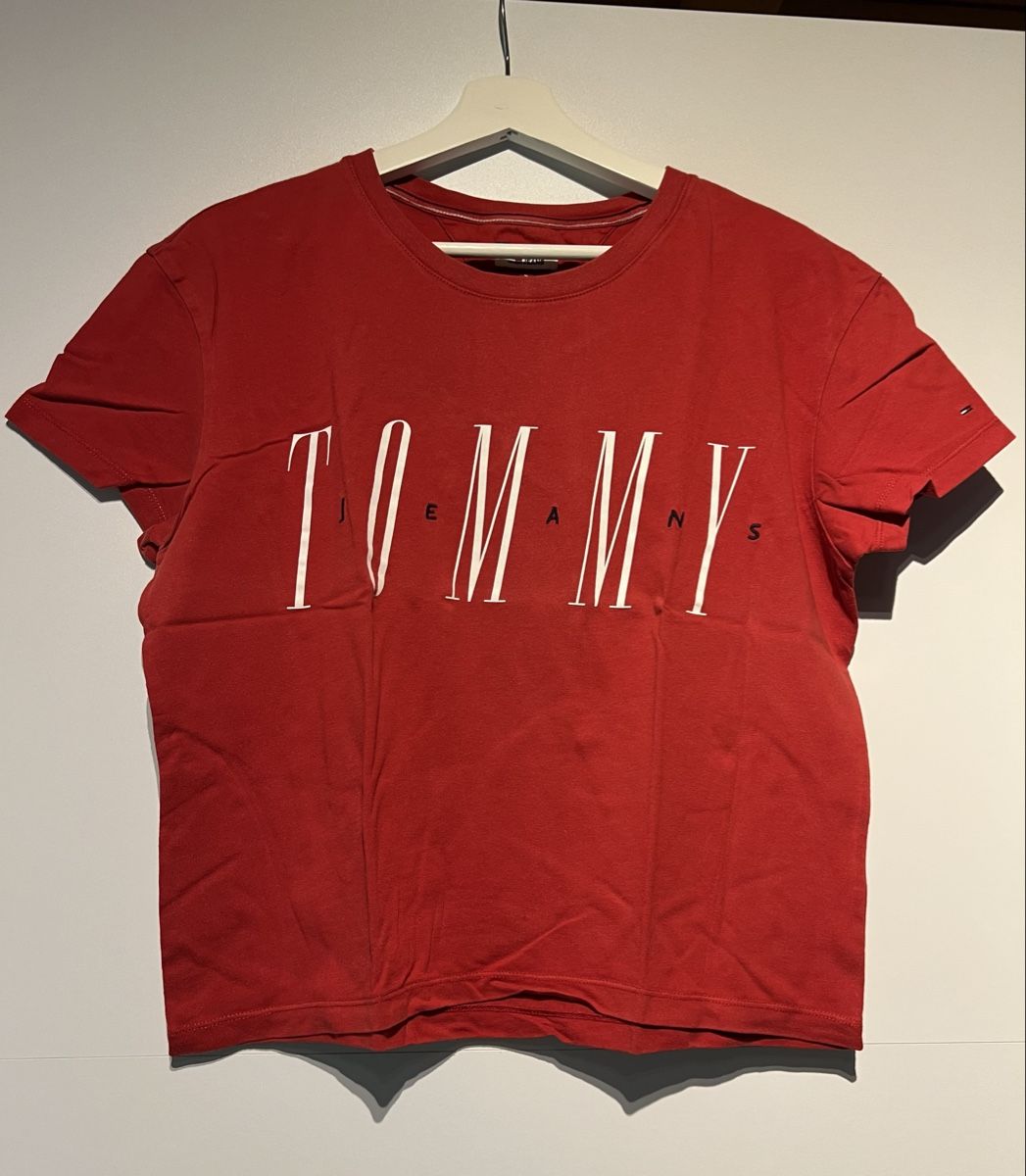 Tommy Hilfiger T-shirt: T-Shirt Tommy Jeans rot cropped – Usato da Fribourg venduto da ank74