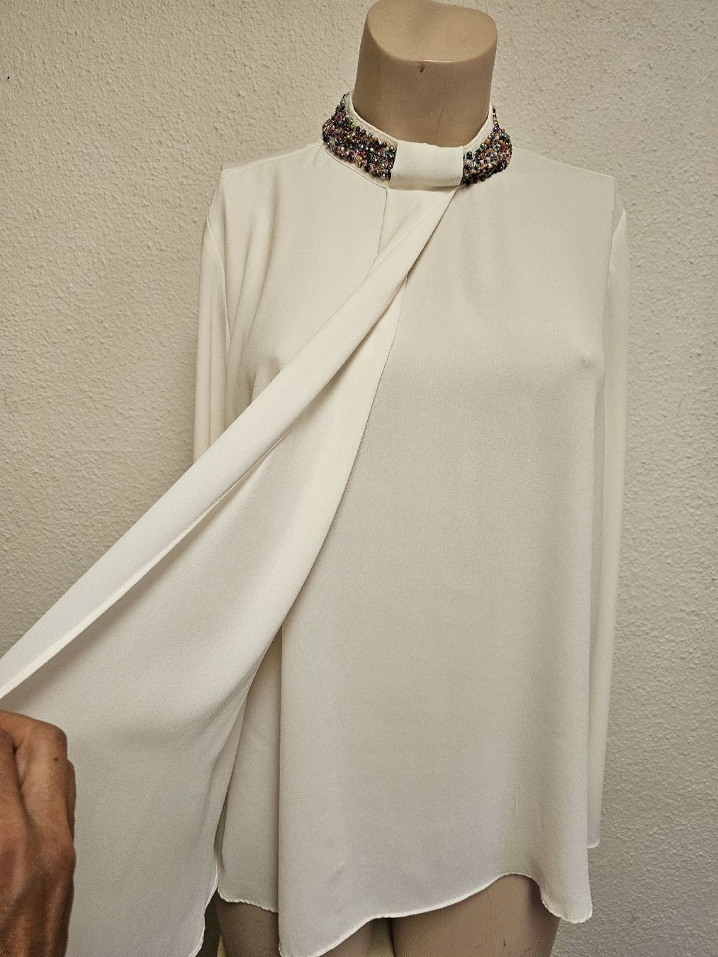 Zara Camicette: ZARA BASIC Damen Bluse Cremeweiß Mit Schmuckkragen Elegant G – Usato da Urdorf venduto da ole_mrp9 2