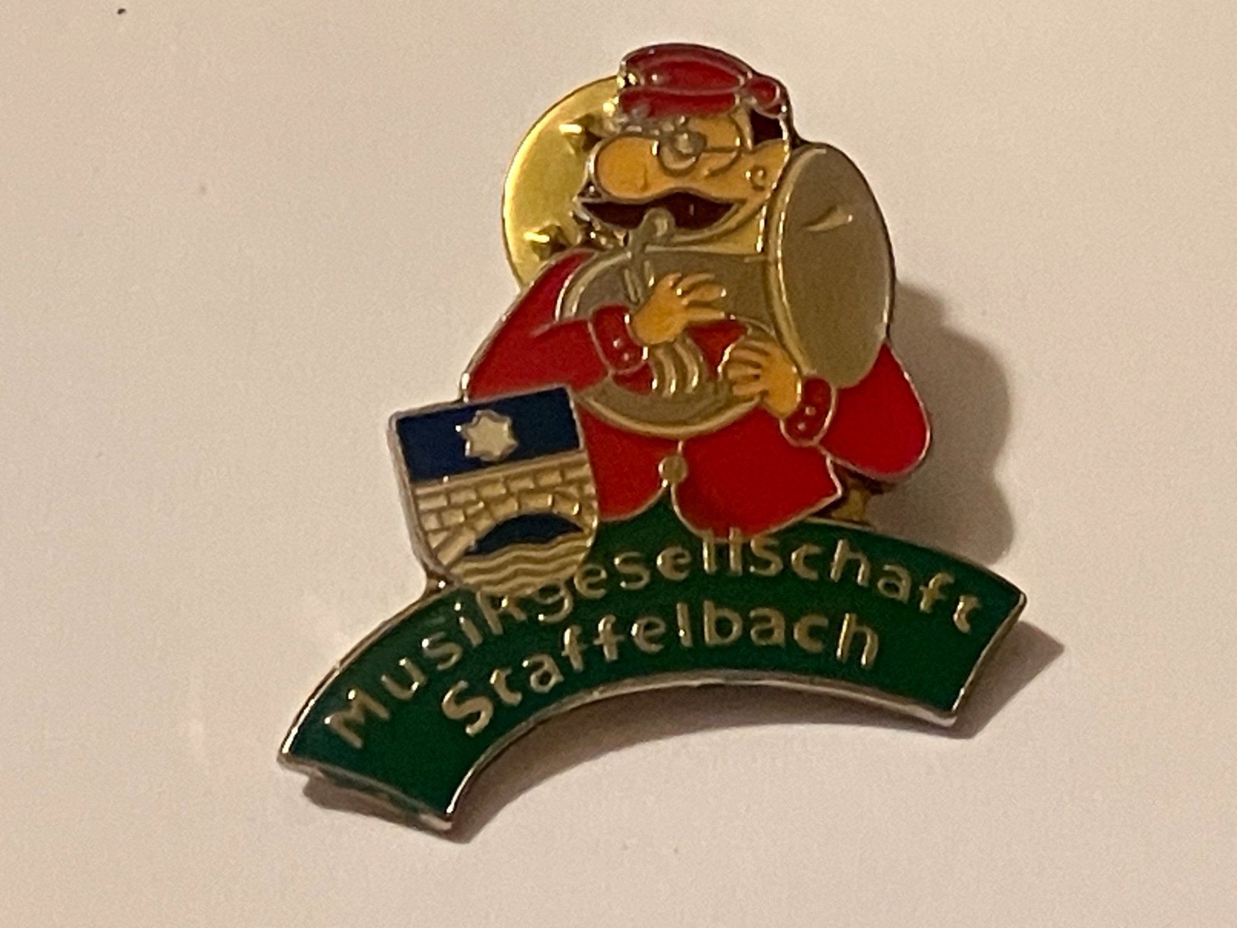 Placchette & Badge: 1 Pin Musikgesellschaft Staffelbach – Usato da Basel venduto da djwwpp