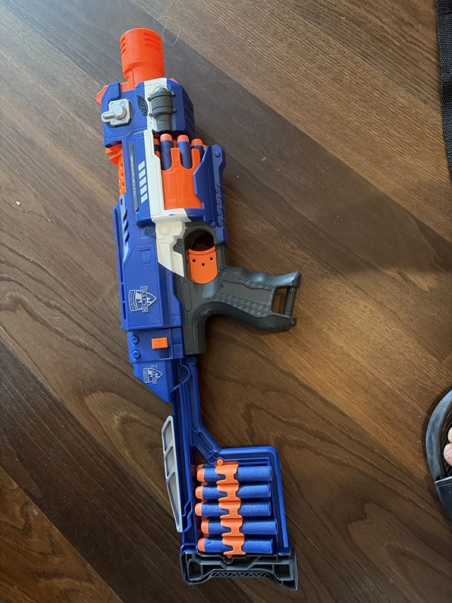 Nerf Giocattoli: Nerf toy guns bundle with accessories used – Usato da Rüschlikon venduto da mar_d7sp