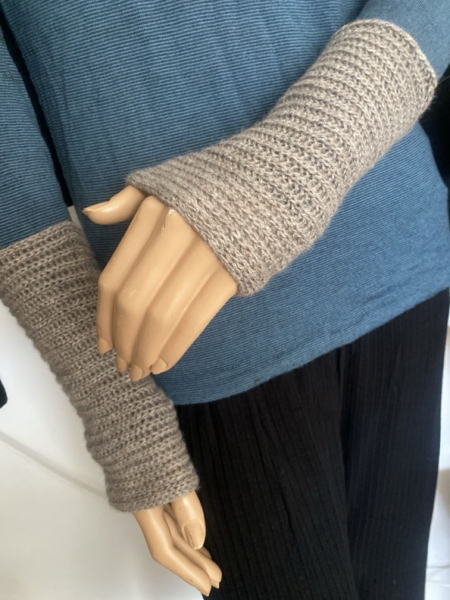 Altro in  Abbigliamento & Accessori: Pulswärmer/ Amadiesli – Nuovo (secondo la descrizione) da Zürich venduto da echt01