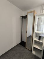 Garderobe mit Spiegelschrank 
