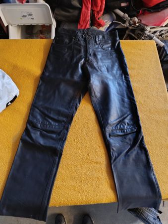 Büffellederhose, Grösse 46, neuwertig, Top Zustand!