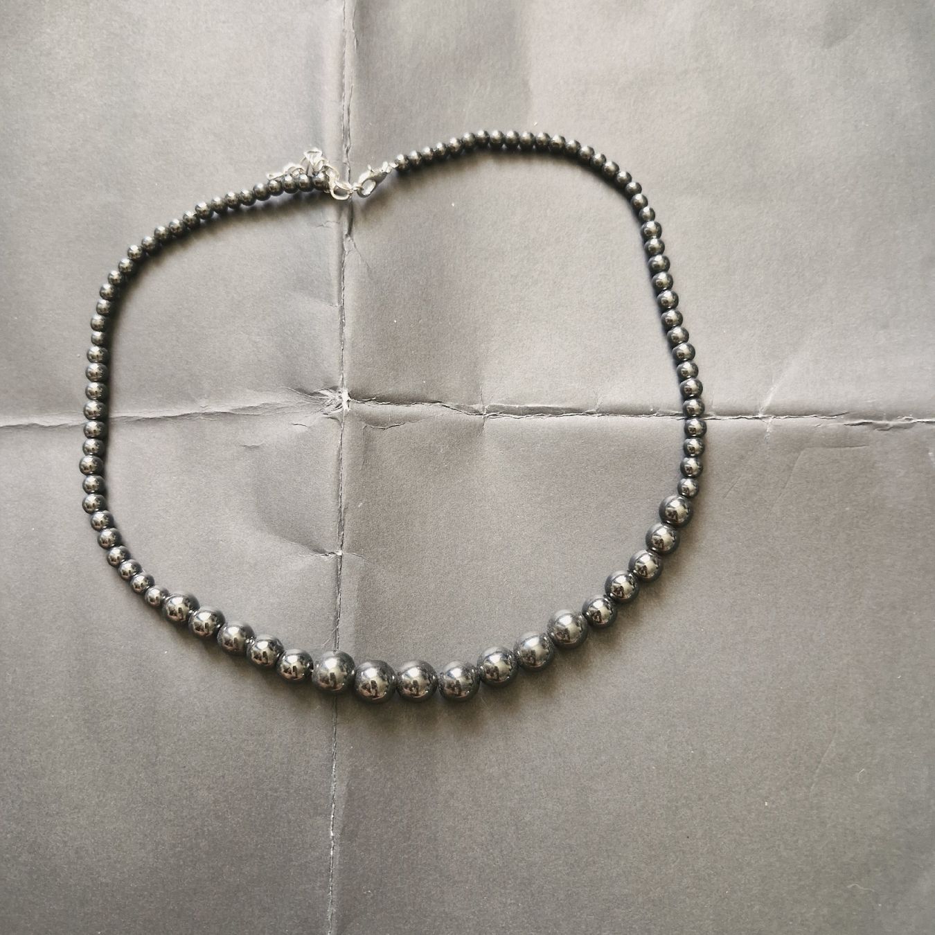 Catenine: Collier avec perles métalliques  – Usato da Neuchâtel venduto da yas_zdb7