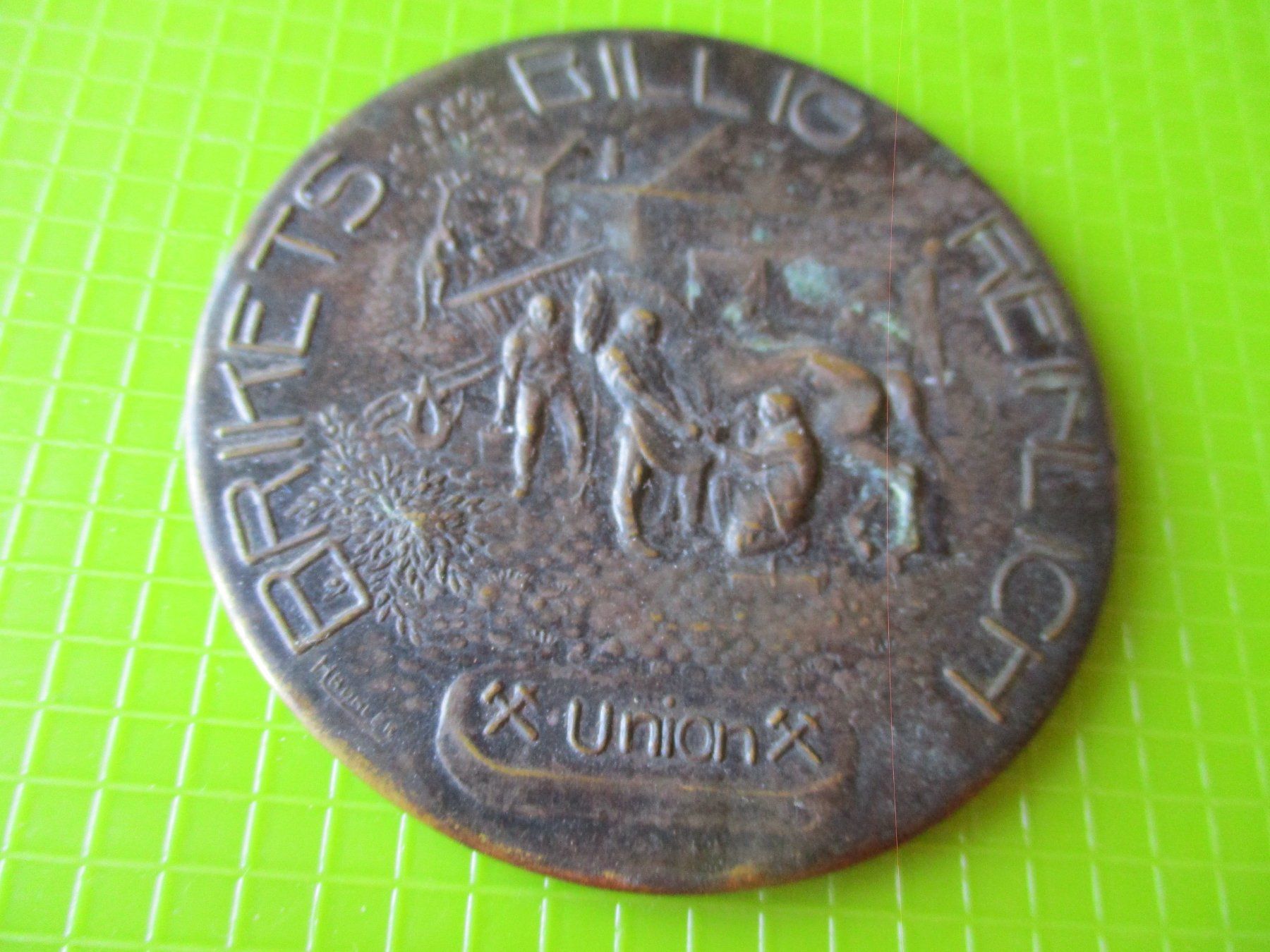 Spiegel: Union Brikets - Taschenspiegel / ca. D: 6 cm – Gebraucht aus Ottikon Gossau ZH von hokuspokus 3