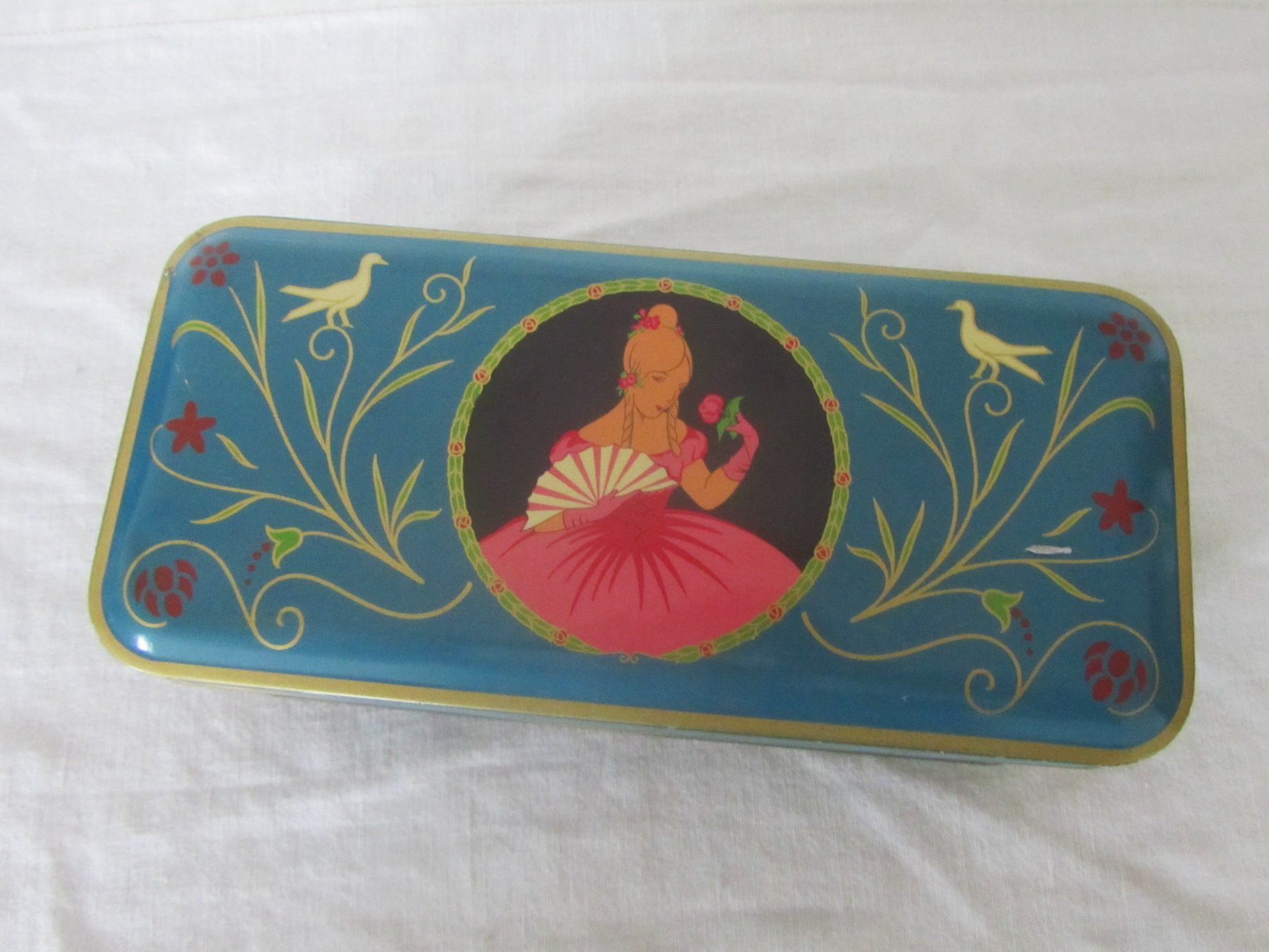 Pots: Jugendstil Blechdose mit Blumenmuster und Dame in Rosa – D'occasion à Seengen par mikelele 1