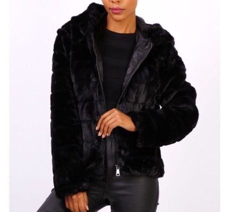 Veste fourrure camel, noire ou grise