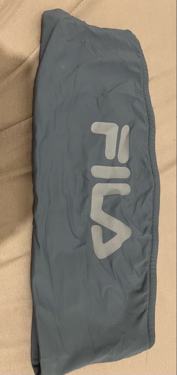 Fila Tops: Fila Haut de sport taille M – Gebraucht aus Zürich von Noemie1994