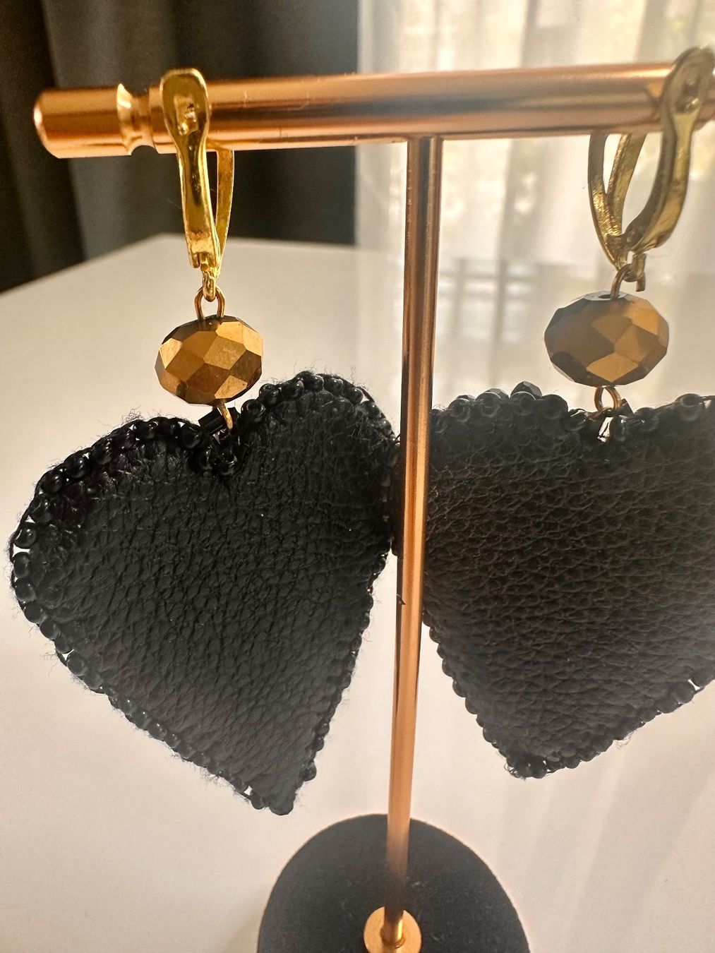 Orecchini pendenti & Orecchini a lobo: Black Heart Shaped Statement Earrings. Handmade by beads – Nuovo (secondo la descrizione) da Oftringen venduto da Eylem79 9