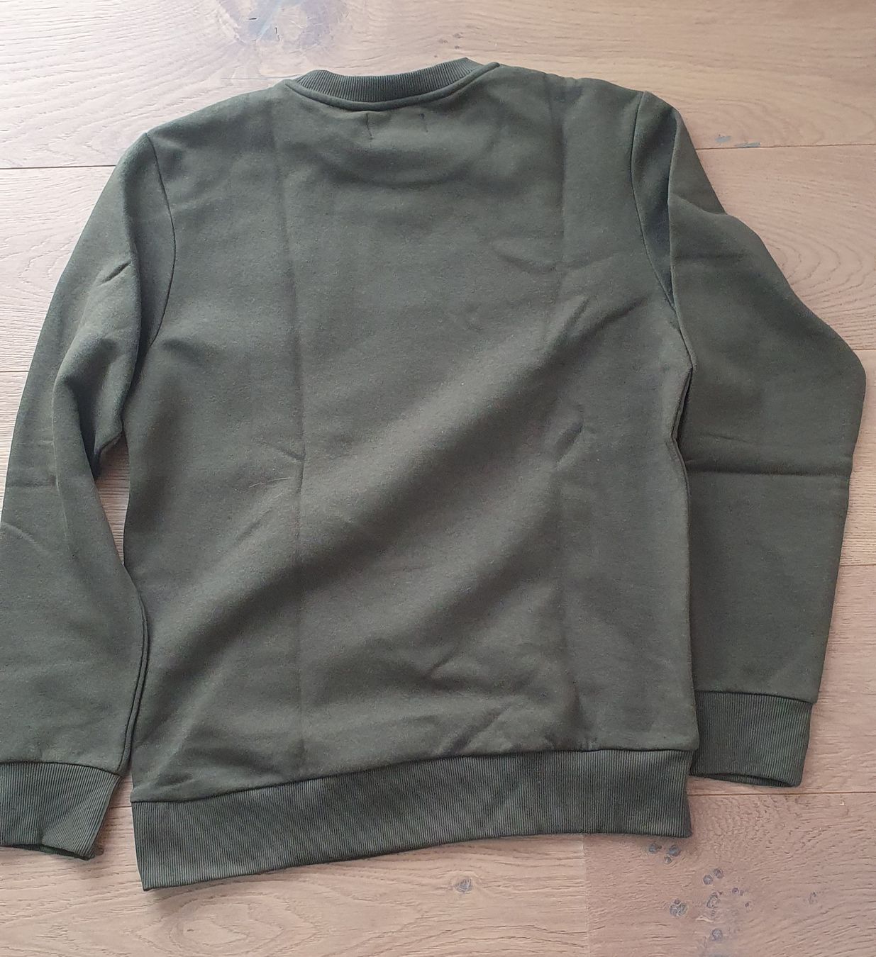 Maglioni & Felpe: ungetragener Superior Pulli Gr M Olive – Usato da Möriken AG venduto da mar_p8vr 2