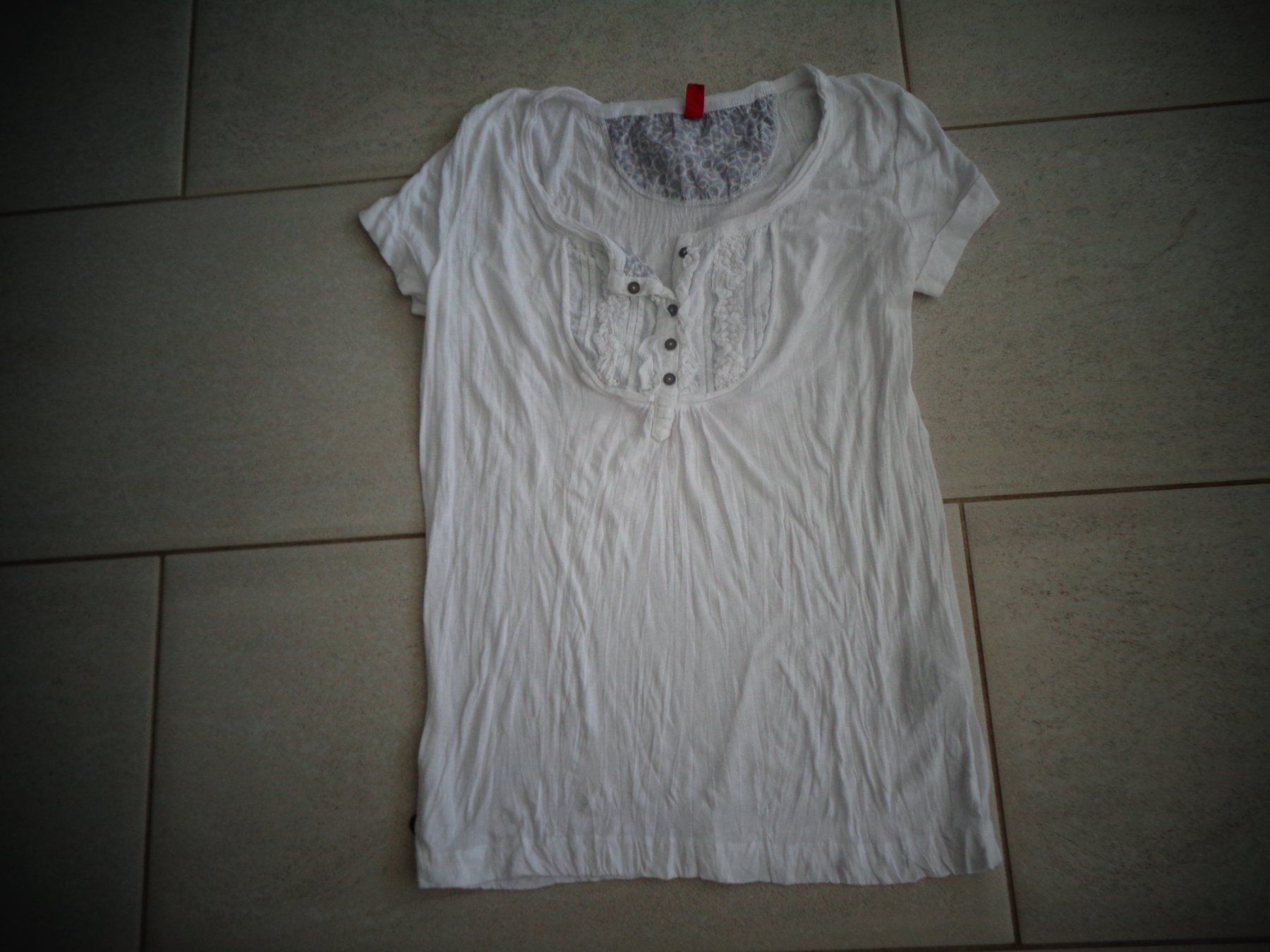 Esprit T-shirt: ESPRIT T-SHIRT GR.S – Usato da Rotkreuz venduto da Samballi