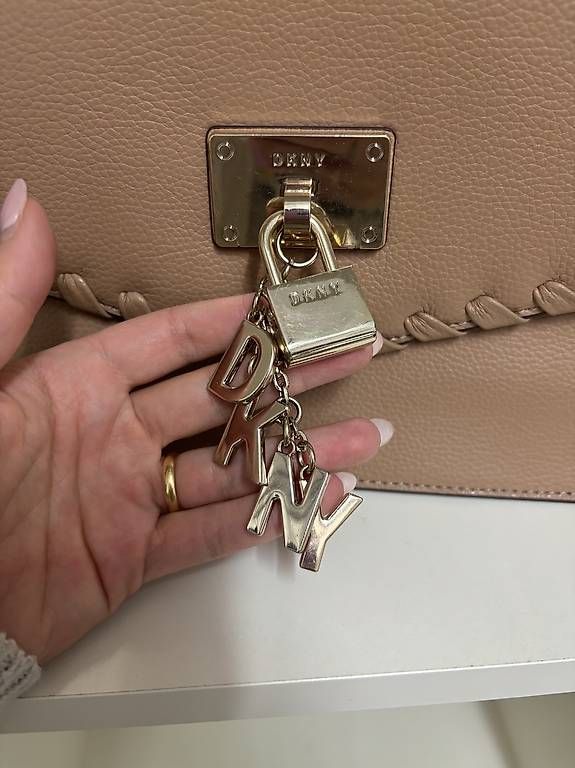 DKNY Borse da donna: DKNY Tasche – Usato da Teufenthal AG venduto da biahal 1