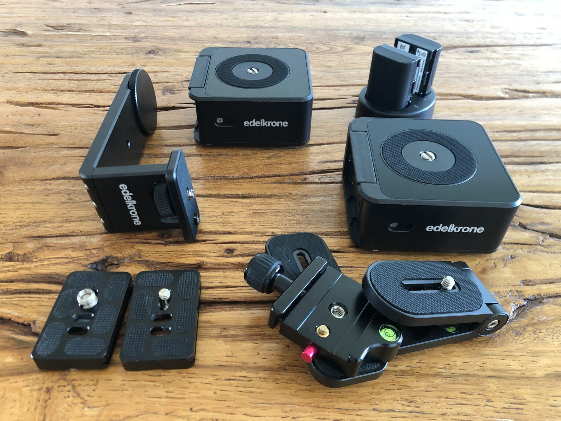 Edelkrone Altri Accessori: Edelkrone 2× HeadONE v1 mit Tilt Module – Usato da Greifensee venduto da ric_8bbv