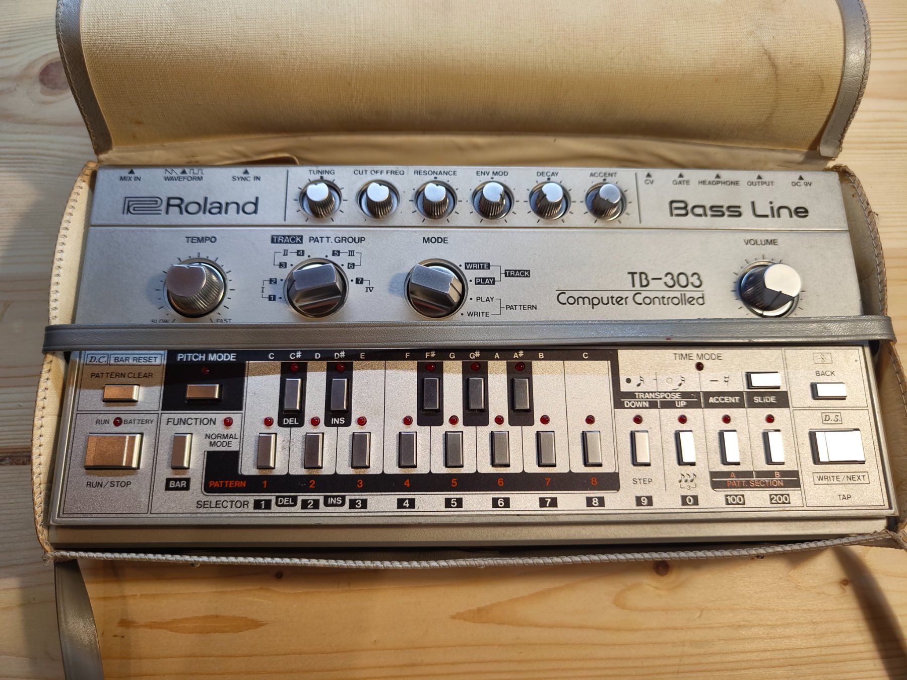 Roland Musikinstrumente: Roland TB-303 – Gebraucht aus Onex von Bidouba