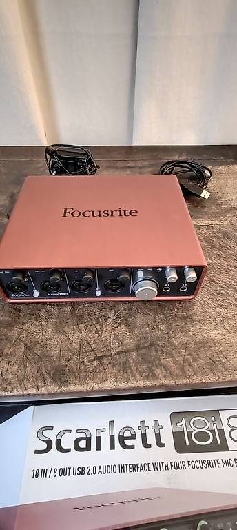 Attrezzatura per studi di registrazione: Interface Focusrite Scarlett 18i8 – Usato da Winterthur venduto da osclarinet 3