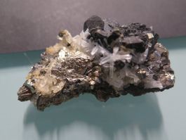 Nadelquarz, Pyrite, Zinkblende von Peru sehr glänzend
