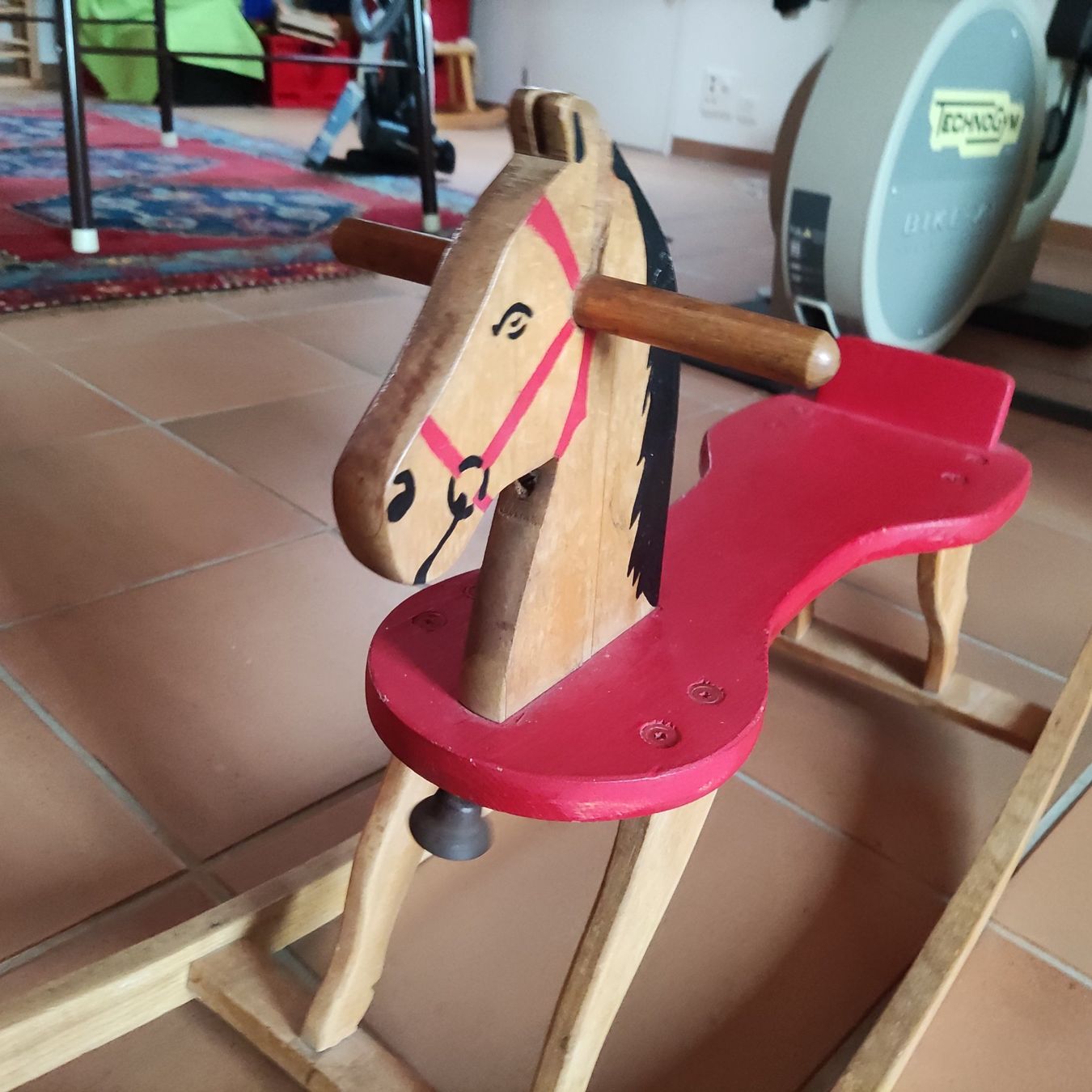 Giocattoli: Schaukelpferd aus Holz mit Glöckli – Usato da Solothurn venduto da Csw1