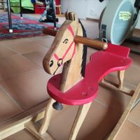 Schaukelpferd aus Holz mit Glöckli