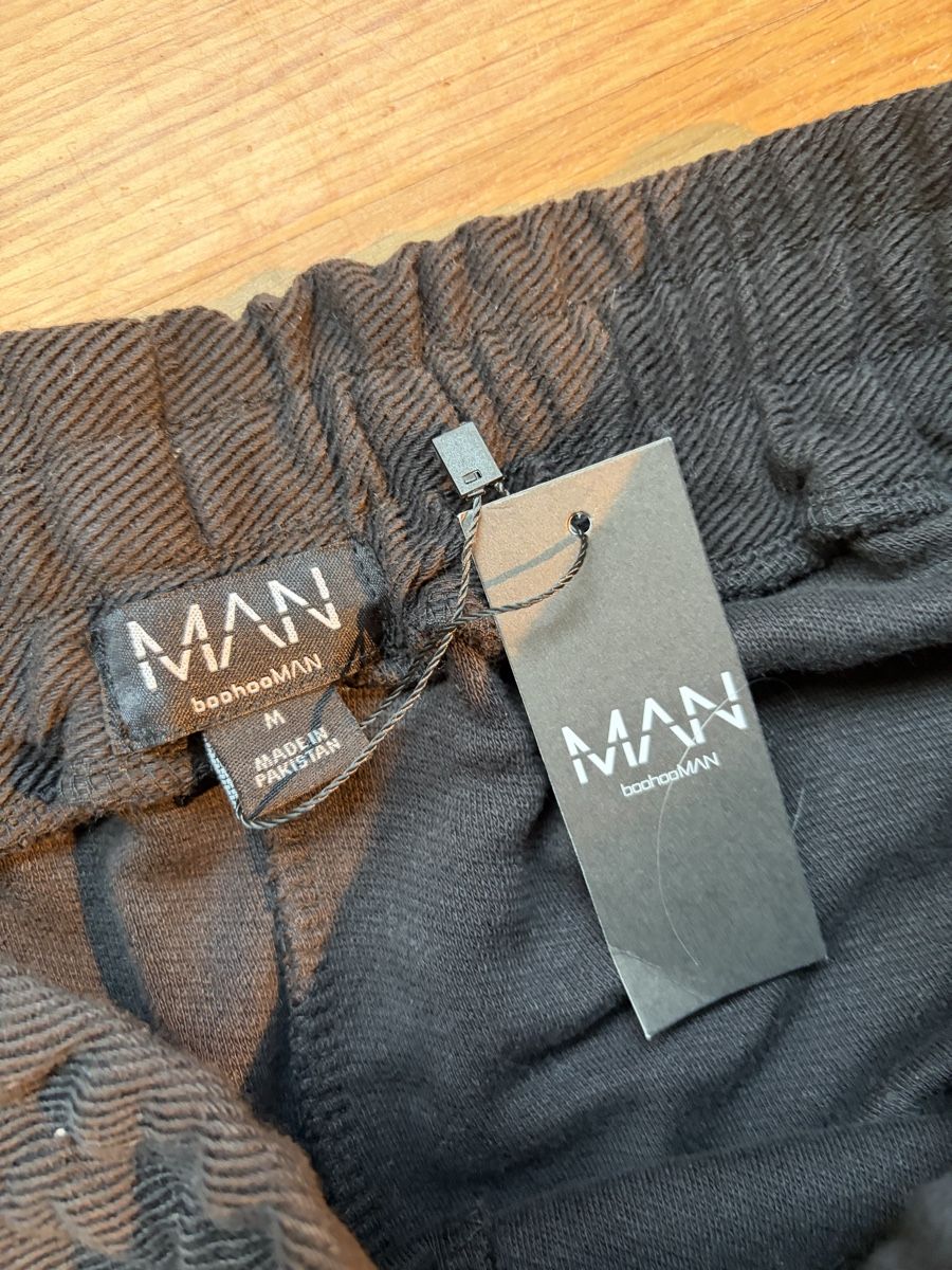 Pantalons: Schwarz Shorts gr. XL – Neuf (Voir description) à Zollikerberg par dcapshop 2
