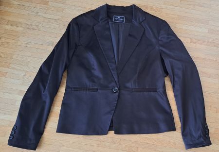 Chique blazer noir satiné