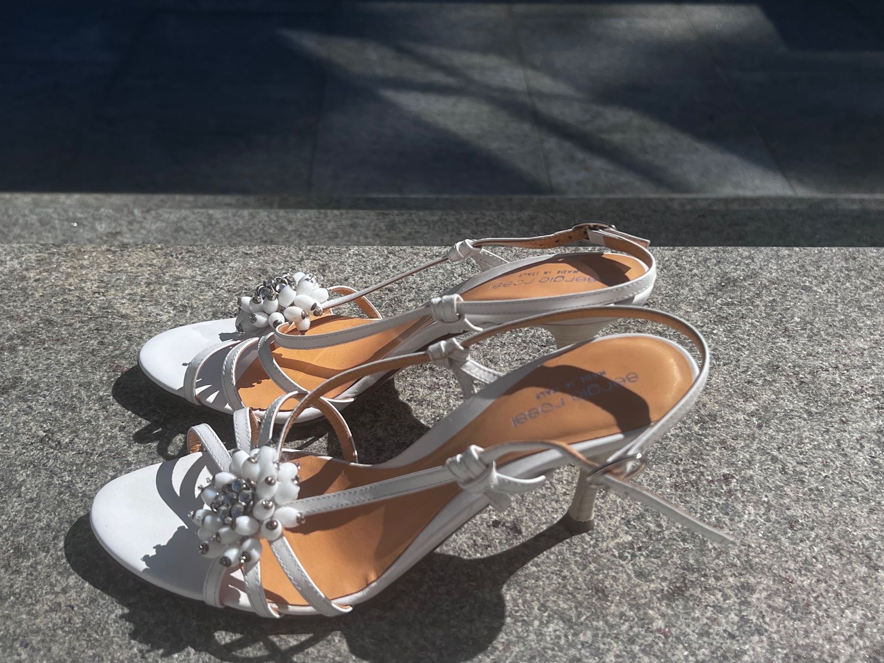Scarpe da donna: Sandales Sergio Rossi blanches avec strass pointure 38.5 – Nuovo (secondo la descrizione) da Lausanne venduto da Flo1006 2