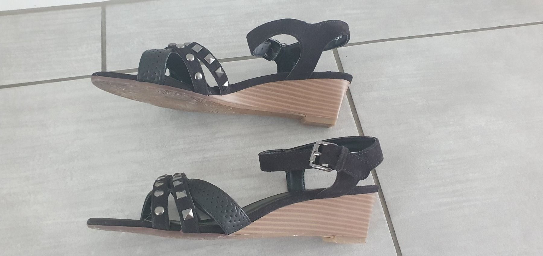 Graceland Damenschuhe: schwarze, neuwertige Sandalen, Gr. 37 – Neu (gemäss Beschreibung) aus Wallenwil von Rainbow45 2