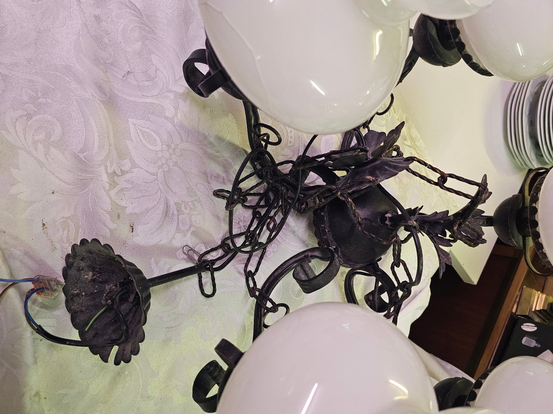 Lustres & lampes de plafonds: Deckenlampe mit 5 Glaskugeln Metallgestell gebraucht – D'occasion à Opfikon par Seebacherbrocki55555 3
