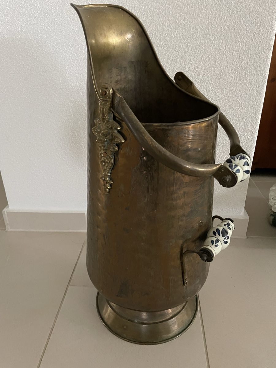 Toutes les décorations: Cheminée-Eimer antik aus Messing mit Keramikgriff – D'occasion à Lindau par Gybsi0 1