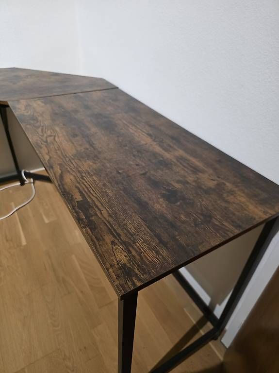 Schreibtische: Schreibtisch von Vasagle in L-Form – Gebraucht aus Schaffhausen von dan_h6hm