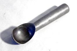 Designklassiker STÖCKEL 20 - Eisportionierer aus Aluminium