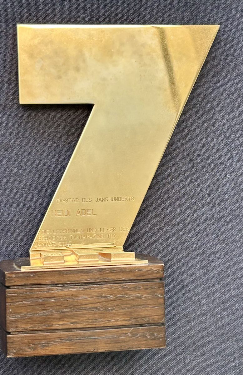 Altre raccolte & rarità: Original Trophäe TV-Star des Jahrhunderts Heidi Abel – Usato da Frauenfeld venduto da Colonia64 1