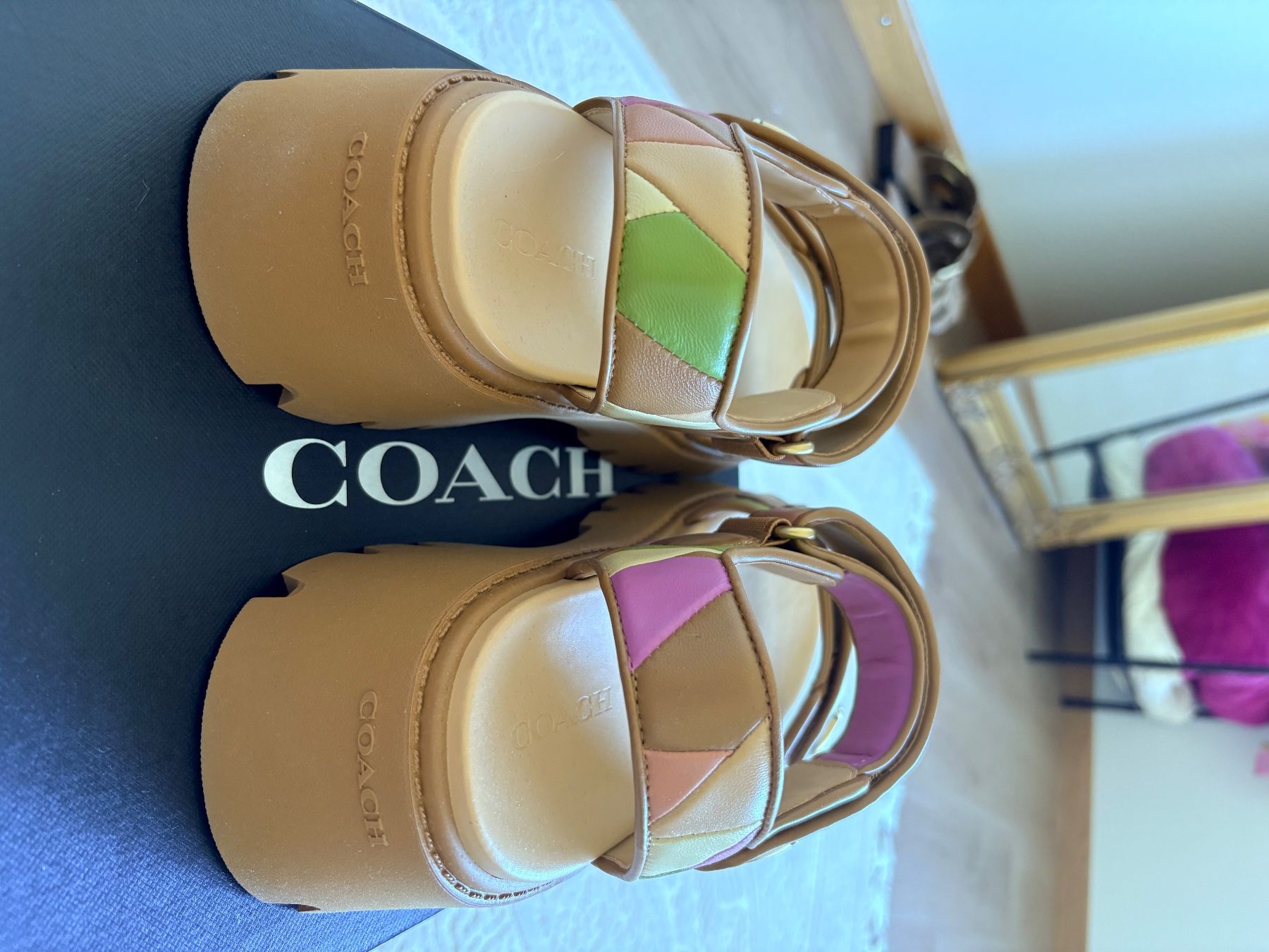 Coach Chaussures femmes: COACH BRYNN PLATFORM SANDALS – D'occasion à Zürich par jen_2b9j 3