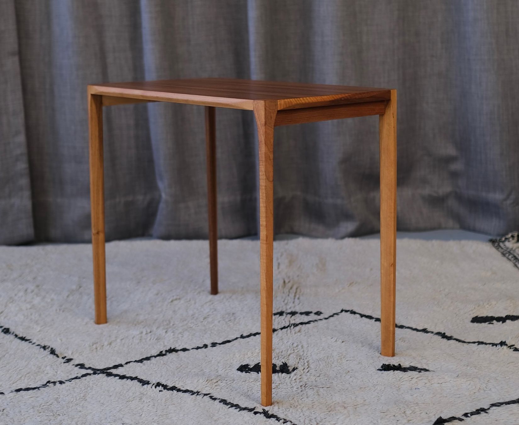 Tavoli: Sidetable Rex Raab for Wilhelm Renz, Nussbaum – Usato da Bern venduto da Zmodern_VIN 3