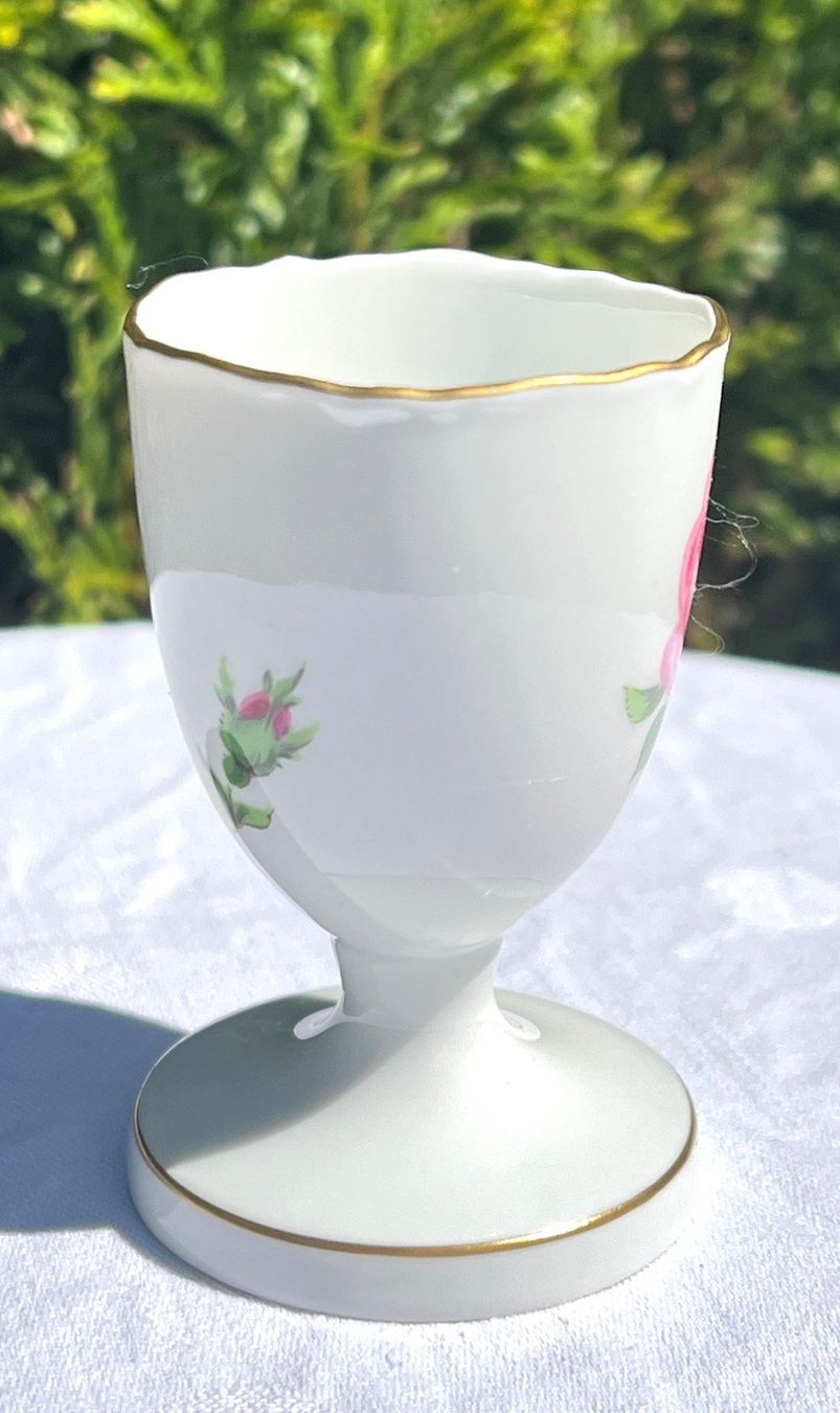 Autre vaisselle: Meissen Eierbecher "Rote Rose" mit feinem Goldrand – Neuf (Voir description) à Oberrüti par Sabbi 6