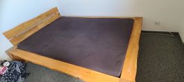 Doppelbett Massivholz mit Lattenrost und Matratze