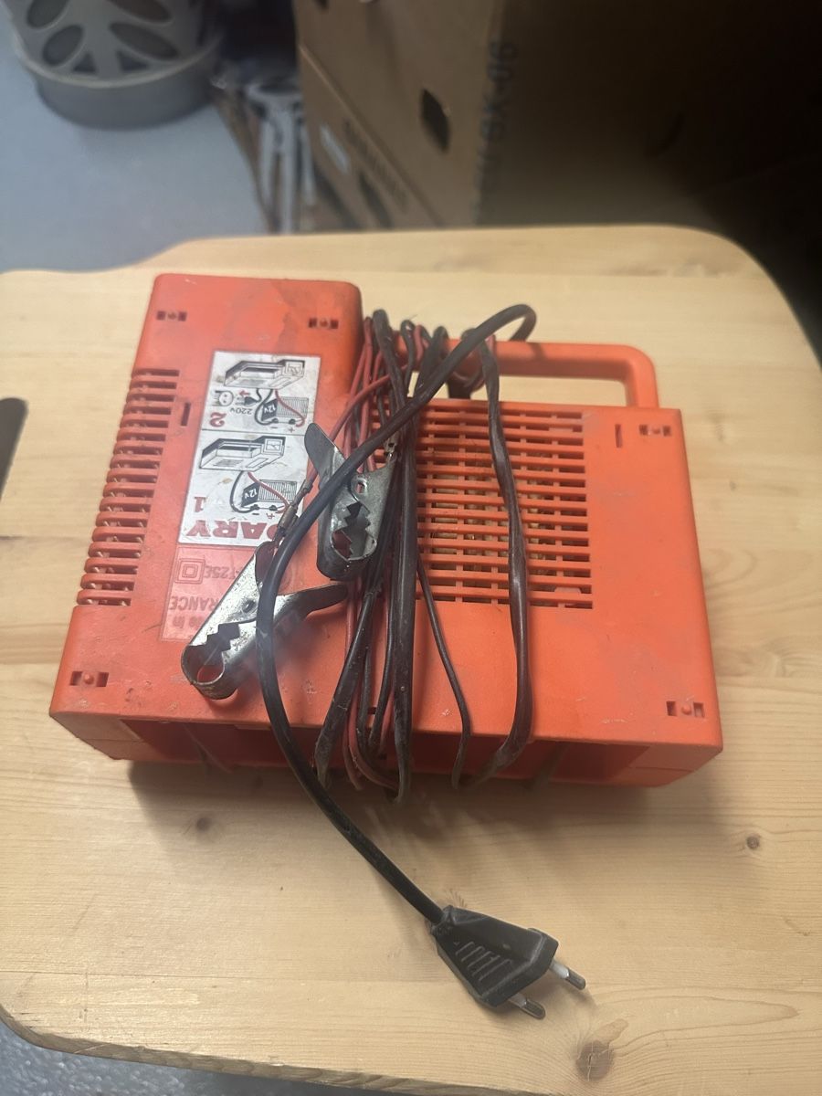 Chargements: Batterieladegerat – D'occasion à Nürensdorf par maqopaqo 2