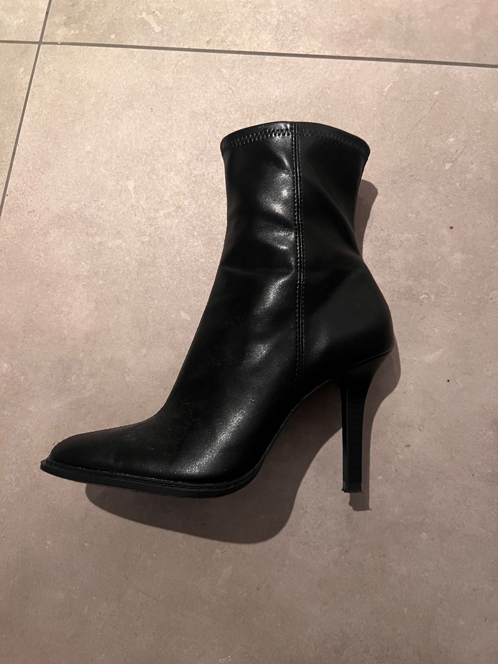 Zara Scarpe da donna: Schwarze Zara Stiefeletten, Gr. 38 – Nuovo (secondo la descrizione) da Wettingen venduto da nat_khd8 1