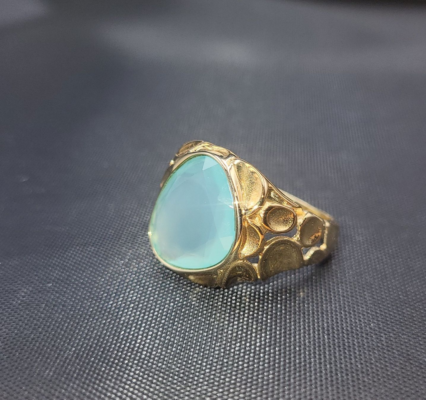 Anelli: 375 Vintage Massiv Gold Ring Mit Stein – Usato da Wald ZH venduto da Dasilver