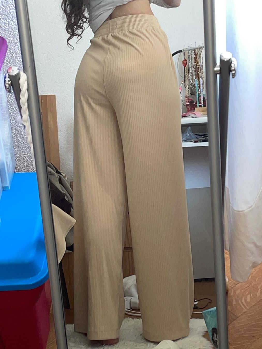 Pantaloni: Pantalon fluide – Usato da Sion venduto da aud_7pxl 1