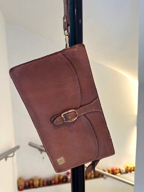 Borse: LeDer CLuTch füR deN feiNeN MaNN – Usato da Winkel venduto da zeho