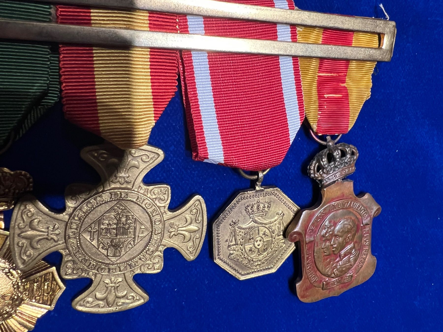 Medaglie: Ordensspange Spanien (KoA) – Usato da Hermetschwil-Staffeln venduto da militaria-schweiz 2