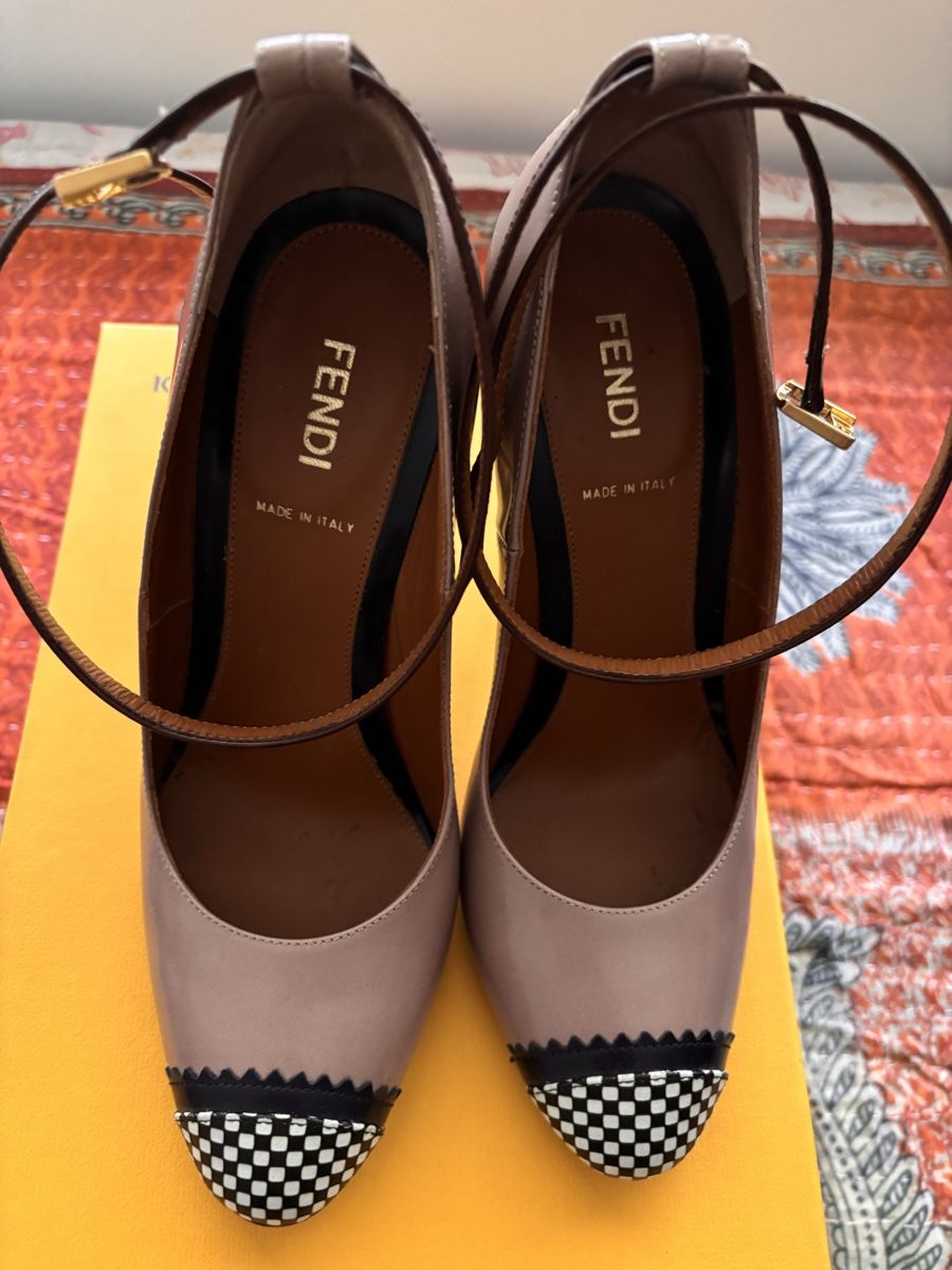 Scarpe da donna: Fendi High Heels Pumps. 36.5 – Usato da Zürich venduto da Sonikasantos