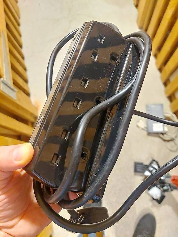 Unità & Adattatore: Surge protected multi plug UK type and adaptors – Usato da Baar venduto da vpa_q7mw 2