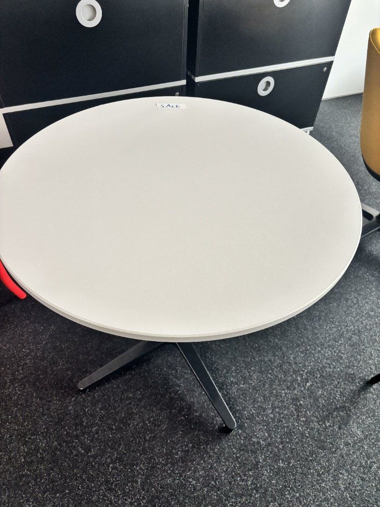 Tavoli: White Round Meeting Table – Usato da Roveredo GR venduto da dswiss