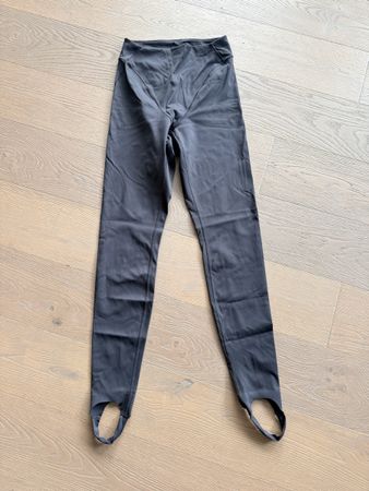 Skims sports leggings 